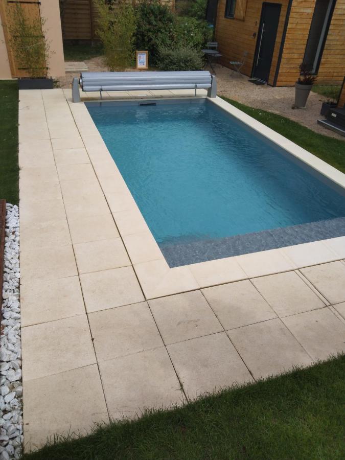 Cottage Calme Via Rhona Avec Piscine Chavanoz Exterior photo
